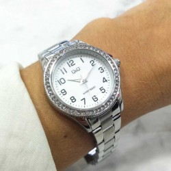 Ceas Dama, Q&Q by Citizen, Classic C223J204Y